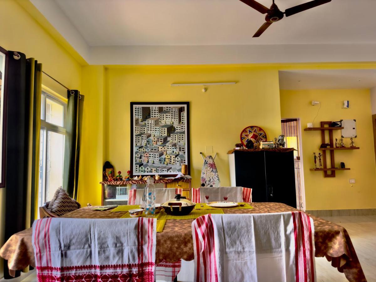 Three Little Birds Homestay 구와하티 외부 사진