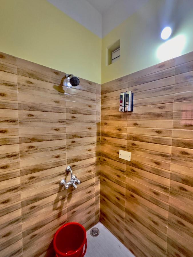 Three Little Birds Homestay 구와하티 외부 사진