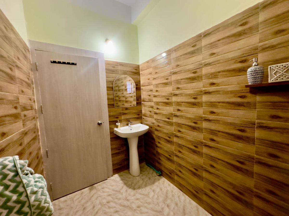 Three Little Birds Homestay 구와하티 외부 사진