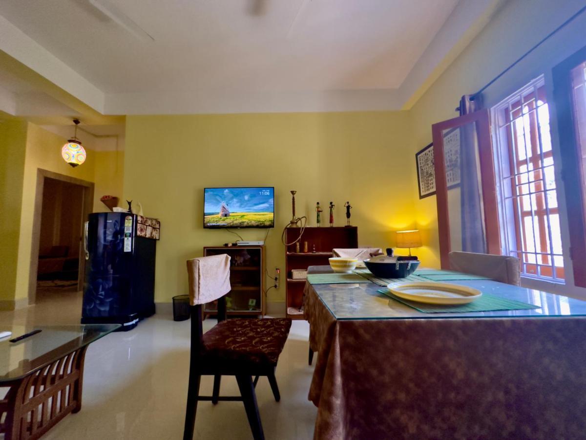 Three Little Birds Homestay 구와하티 외부 사진
