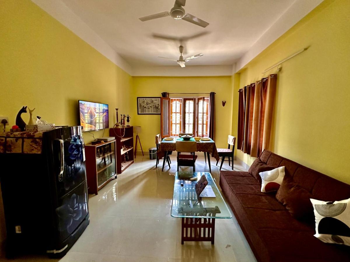 Three Little Birds Homestay 구와하티 외부 사진